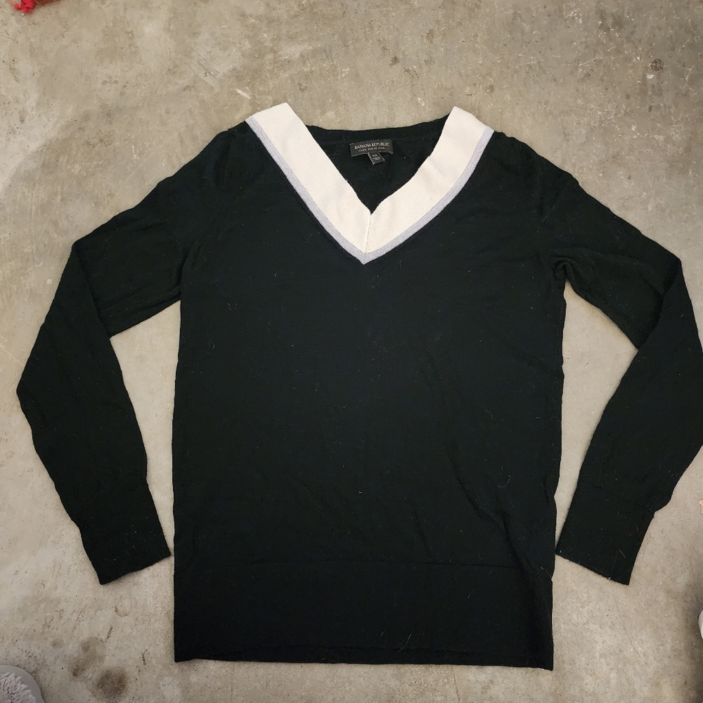 Banana Republic 100% Merino Wool V-Neck Sweater, XS